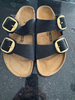 NWOT - never worn - Birkenstock Arizona big buckle sandals in size 9/40